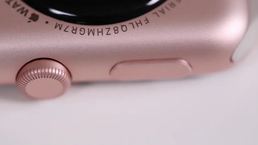 Apple Watch Sport dorée et "or rose" : déballage et impressions en vidéo !