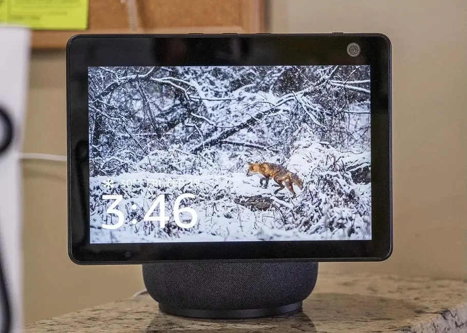 Revue de presse Echo Show 10 Gen3 : l'écran motorisé, gadget ou utile ?