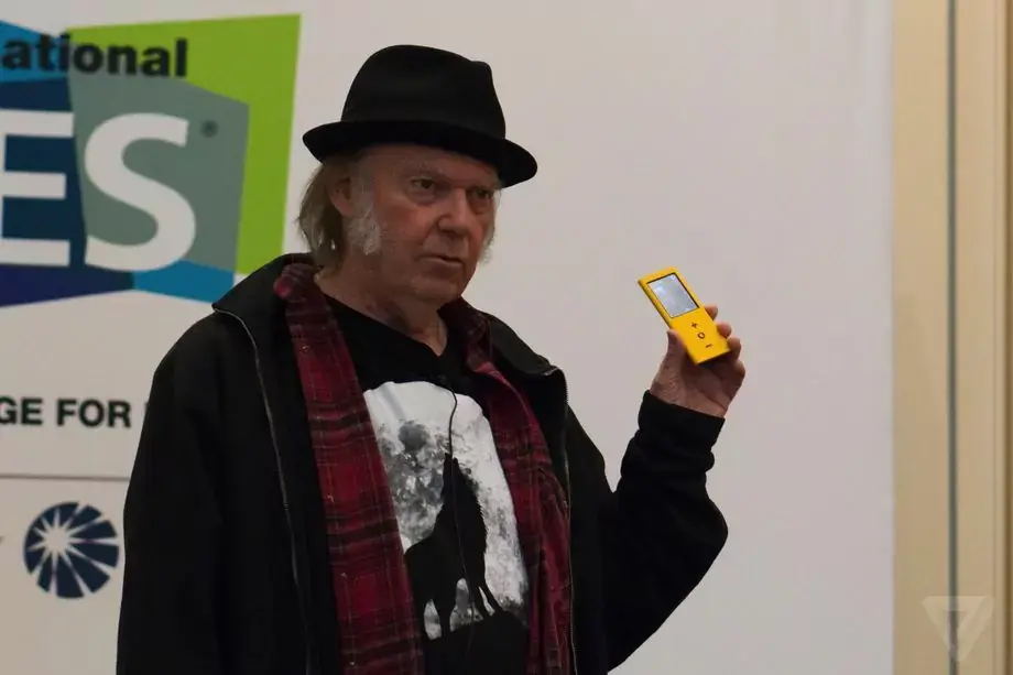 En croisade pour l'audio haute résolution, Neil Young écorche le MacBook Pro (et le reste)