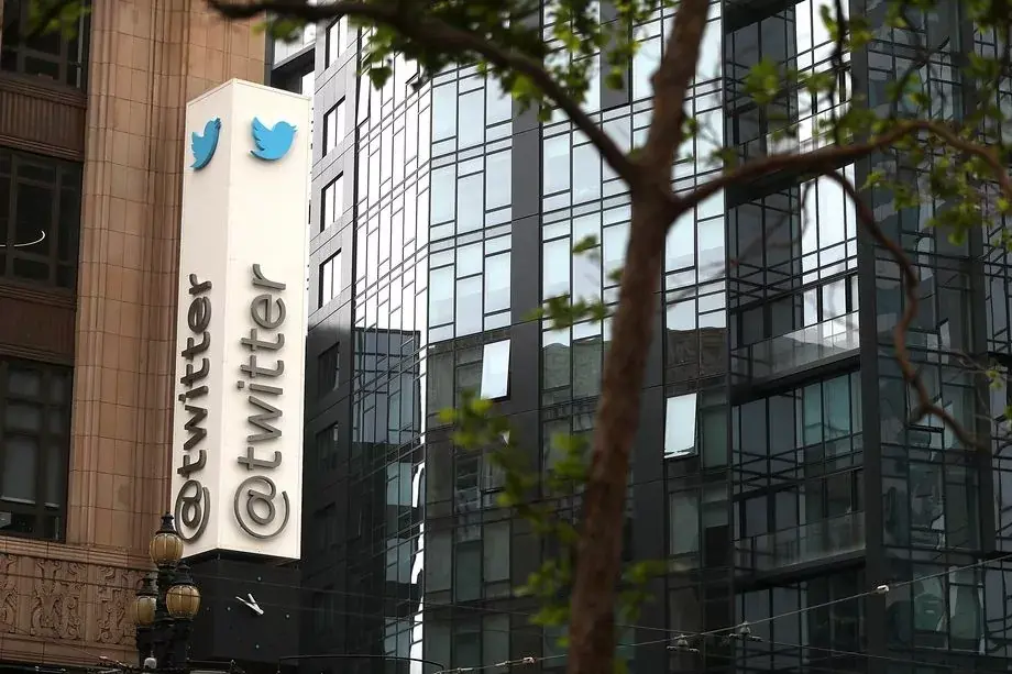 Twitter s'allie à Bloomberg pour diffuser des informations en direct (24/24-7/7)