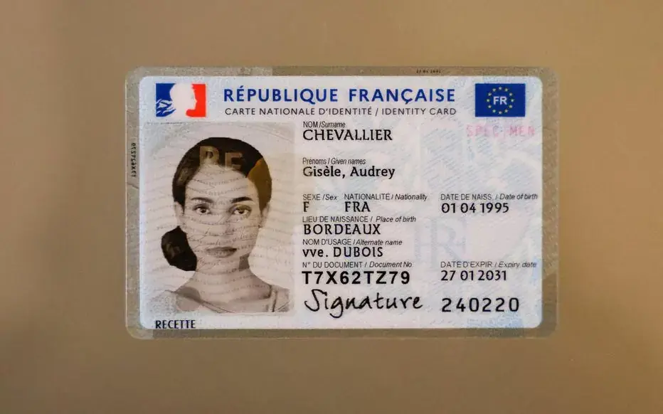 La nouvelle carte d'identité numérique arrivera cet été en France