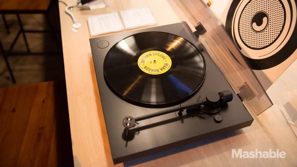 #CES : Kodak présente une Super 8 et Sony une platine vinyle