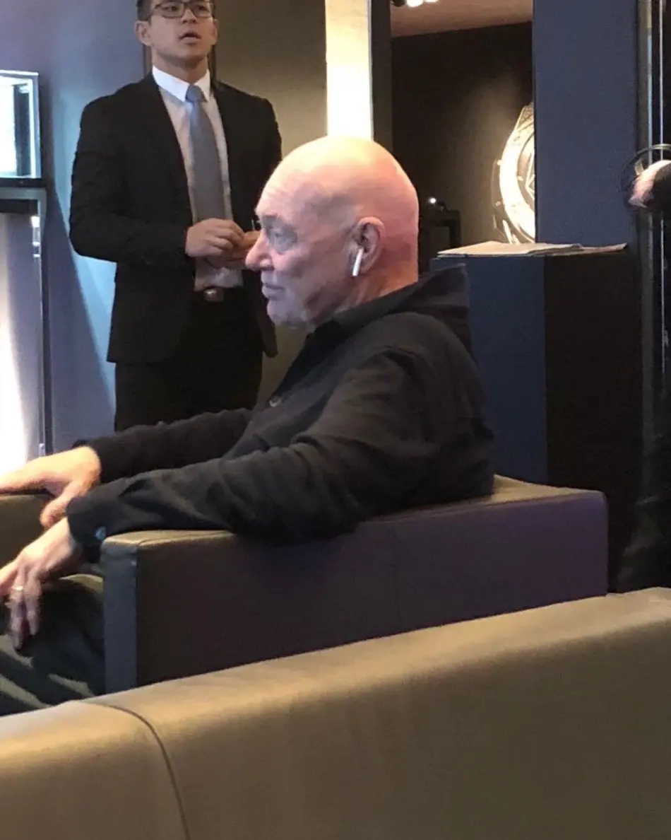 L'image du jour : Jean-Claude Biver (Tag Heuer), fan des AirPods ?