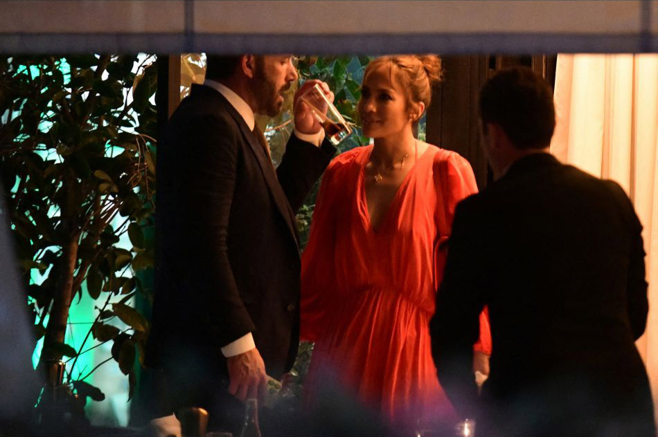 People : Jennifer Lopez et Ben Affleck, Brad Pitt, Jennifer Lawrence, Emrata et Motley Crue