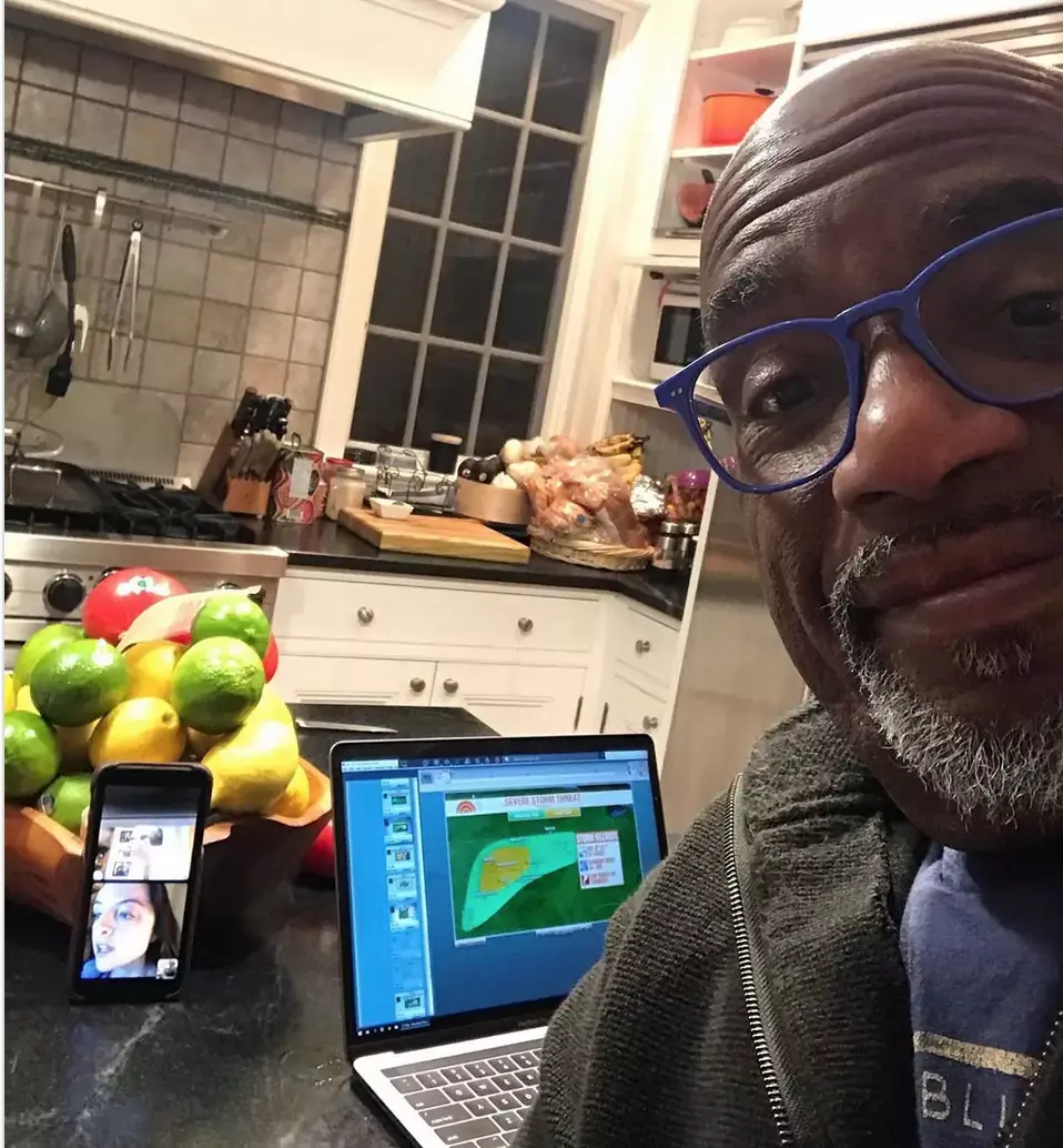 L'image du jour : Al Roker (NBC) anime en live depuis son iPhone et son Mac #covid-19