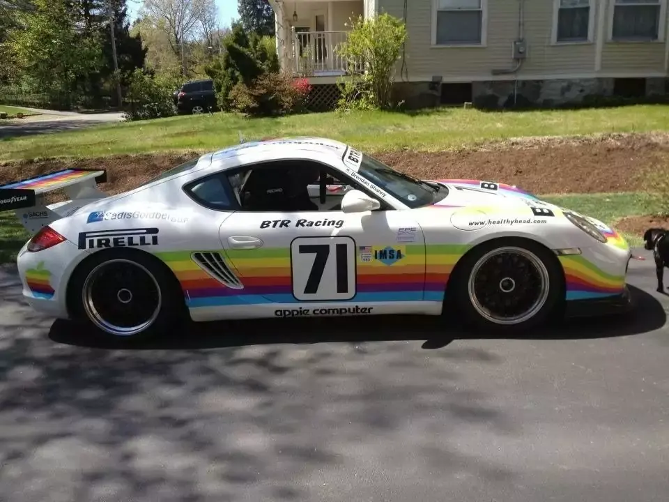 Une Porsche Cayman aux couleurs d'Apple observée en Italie (photos)