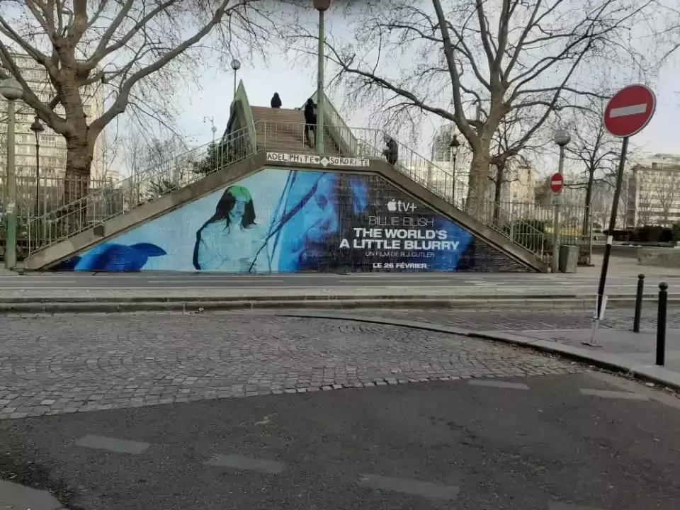 Insolite : une pub sauvage d’Apple retirée par la mairie du 19e arrondissement de Paris