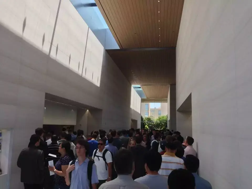 Les employés d'Apple pourront parler boulot dans la nouvelle cafet' de Cupertino  (photos)