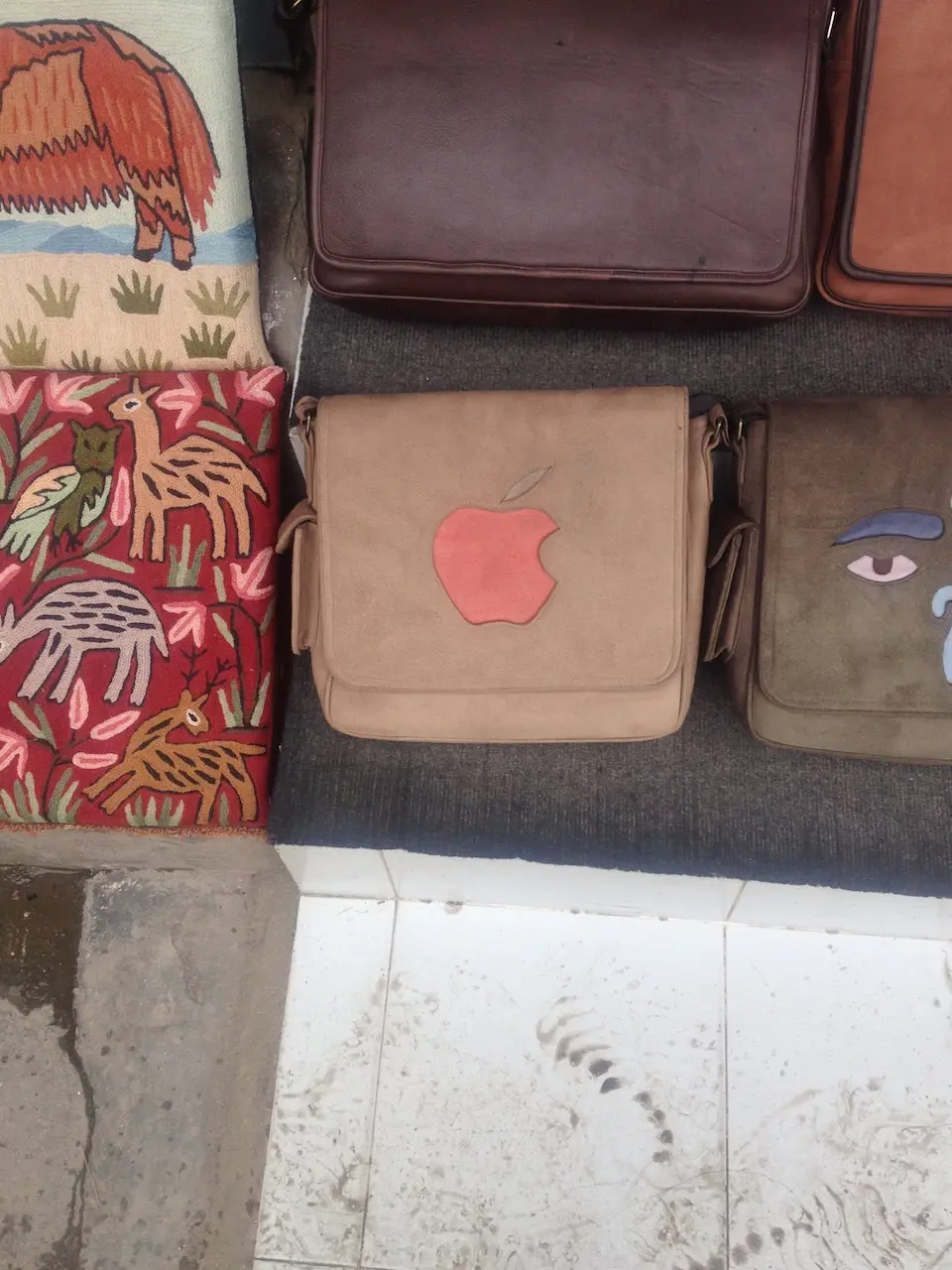 L'image du jour : un sac Apple népalais