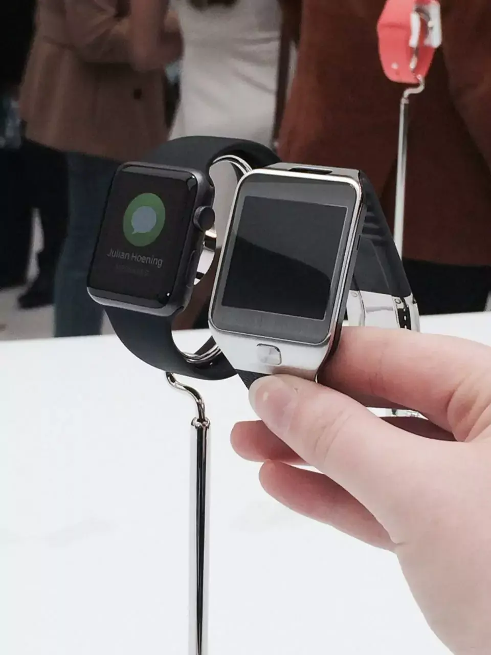 iPhone 6 et Apple Watch : quelques photos et indiscrétions depuis la salle de presse