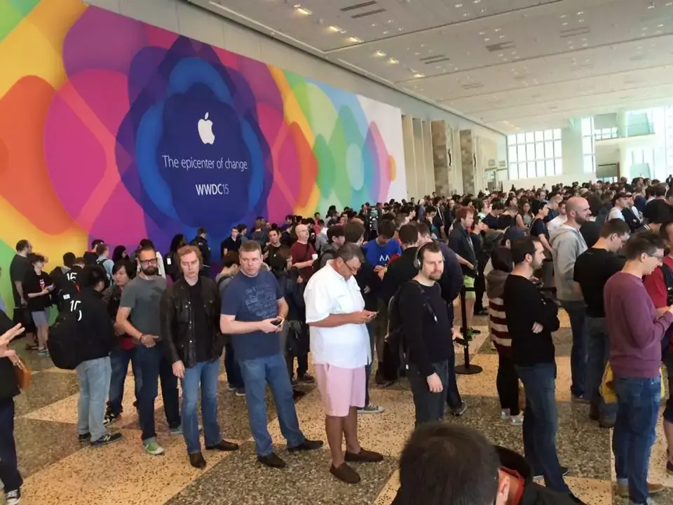 #WWDC en direct : un polo en Swift, des badges et des affiches dans toute la rue !