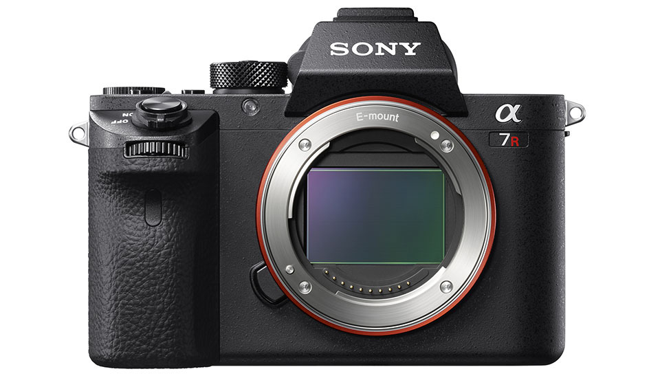 Sony A7R II et Leica Q : deux nouveaux appareils (plein format) compacts (et chers)