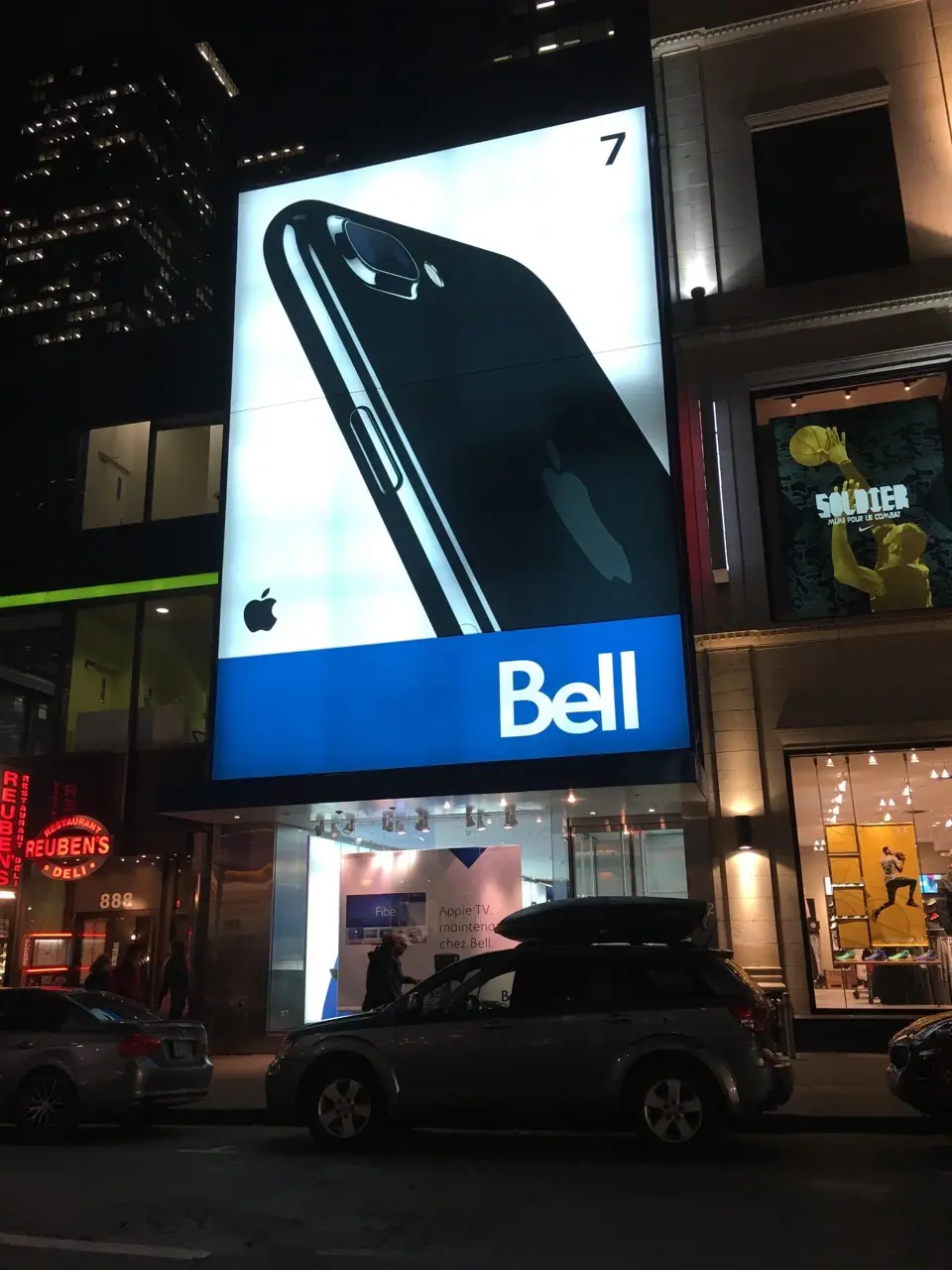 L'iPhone 7, toujours une star au Canada (photos)