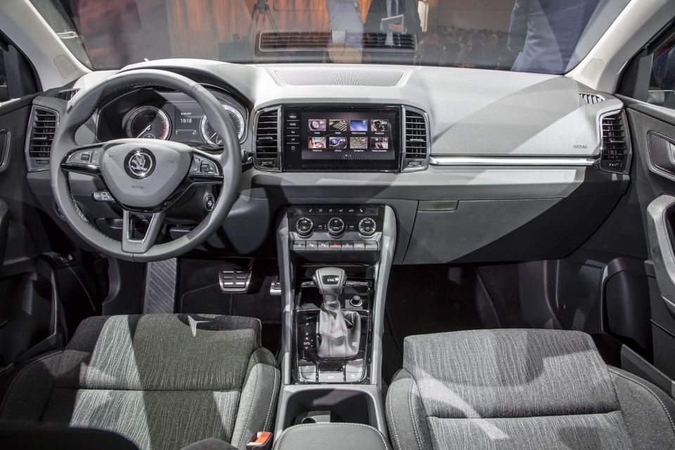 Skoda présente le Karoq, compatible CarPlay et avec une connectivité Apple Watch