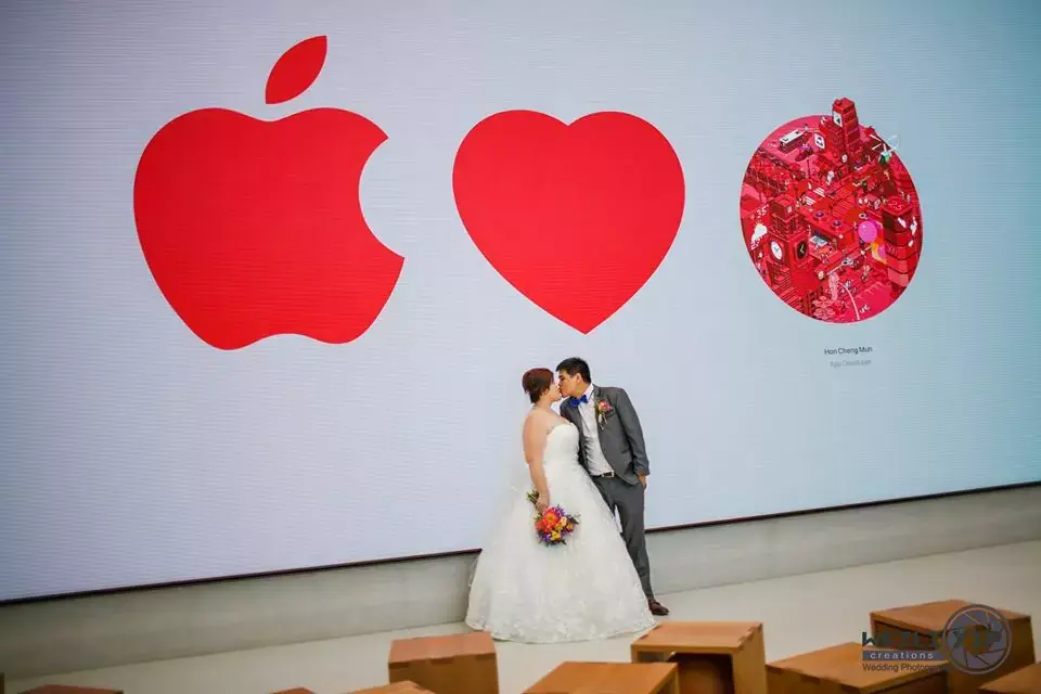 L'image du jour : à Singapour, il fait bon faire ses photos de mariage à l'Apple Store