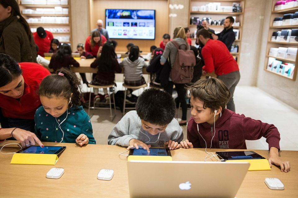 Les sorties scolaires en Apple Store officiellement interdites par le gouvernement