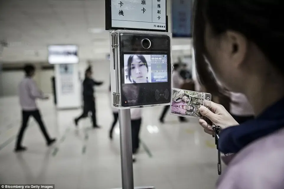 Infiltré dans une usine d'iPhone, un étudiant raconte son quotidien d'ouvrier chinois