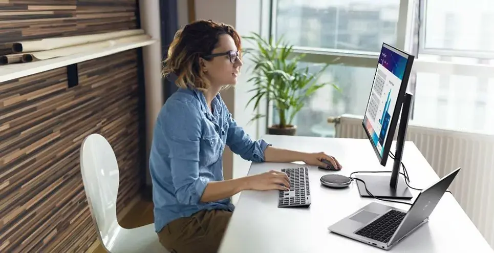 Un hub USB-C avec haut-parleur intégré pour les conférences téléphoniques chez Dell