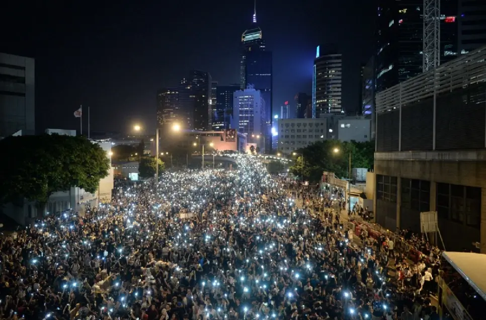 Par peur de la censure, les manifestants hongkongais utilisent Firechat pour communiquer