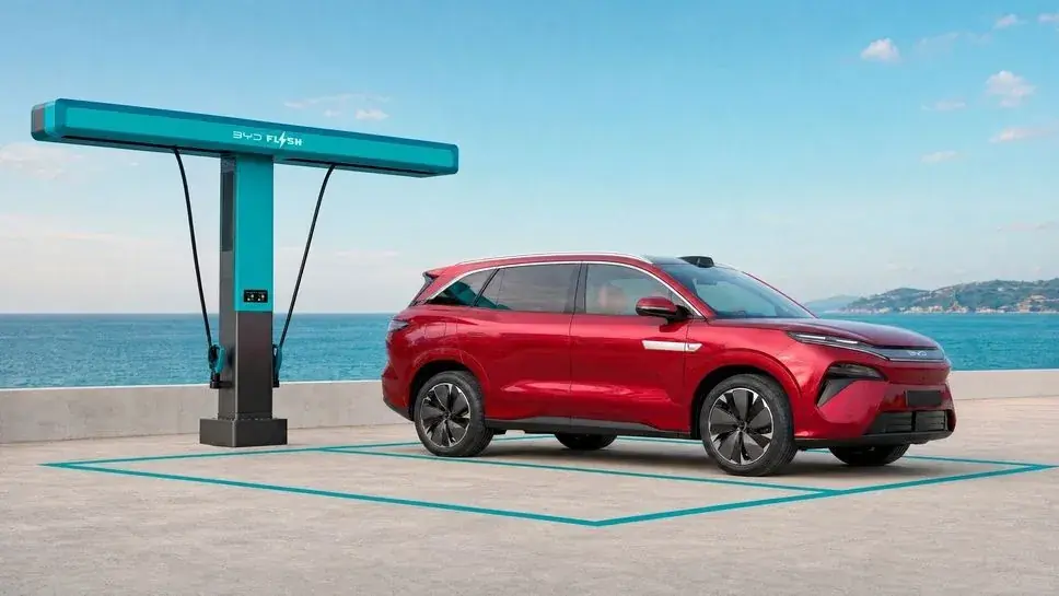 BYD d&eacute;voile l'Atto 8, son SUV &eacute;lectrique 7 places rechargeable en 9 minutes