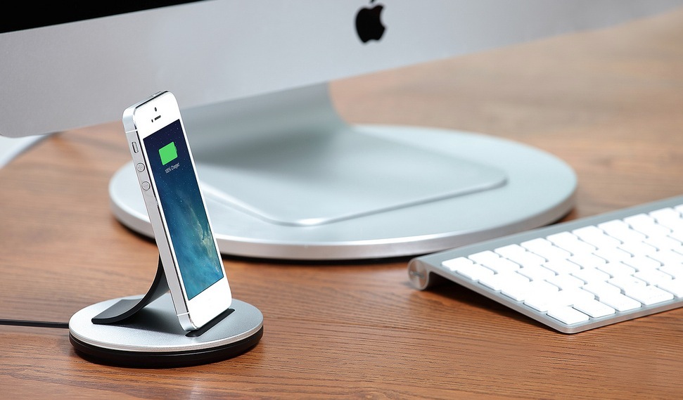 AluBolt, un support pour iPhone et iPad mini Lightning plutôt classe