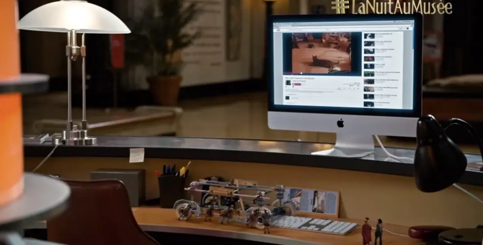 L'image du jour : les héros de la Nuit au Musée 3 adorent regarder des #lolcats sur leur iMac