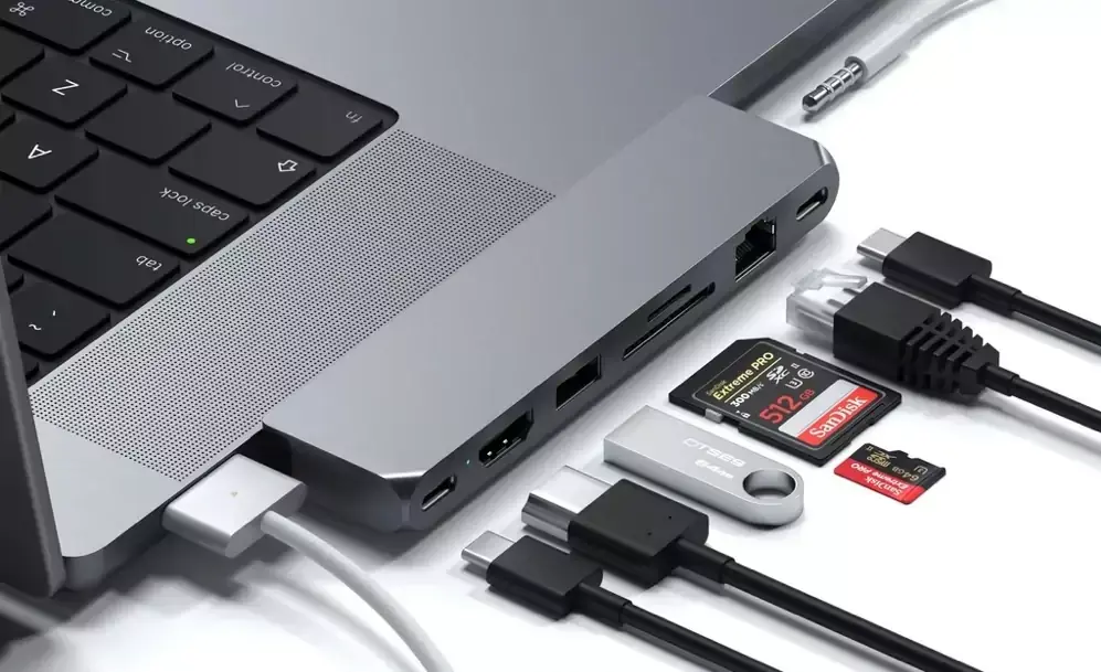 Deux hubs USB-C et un support de casque/chargeur sans fil chez Satechi #CES2022